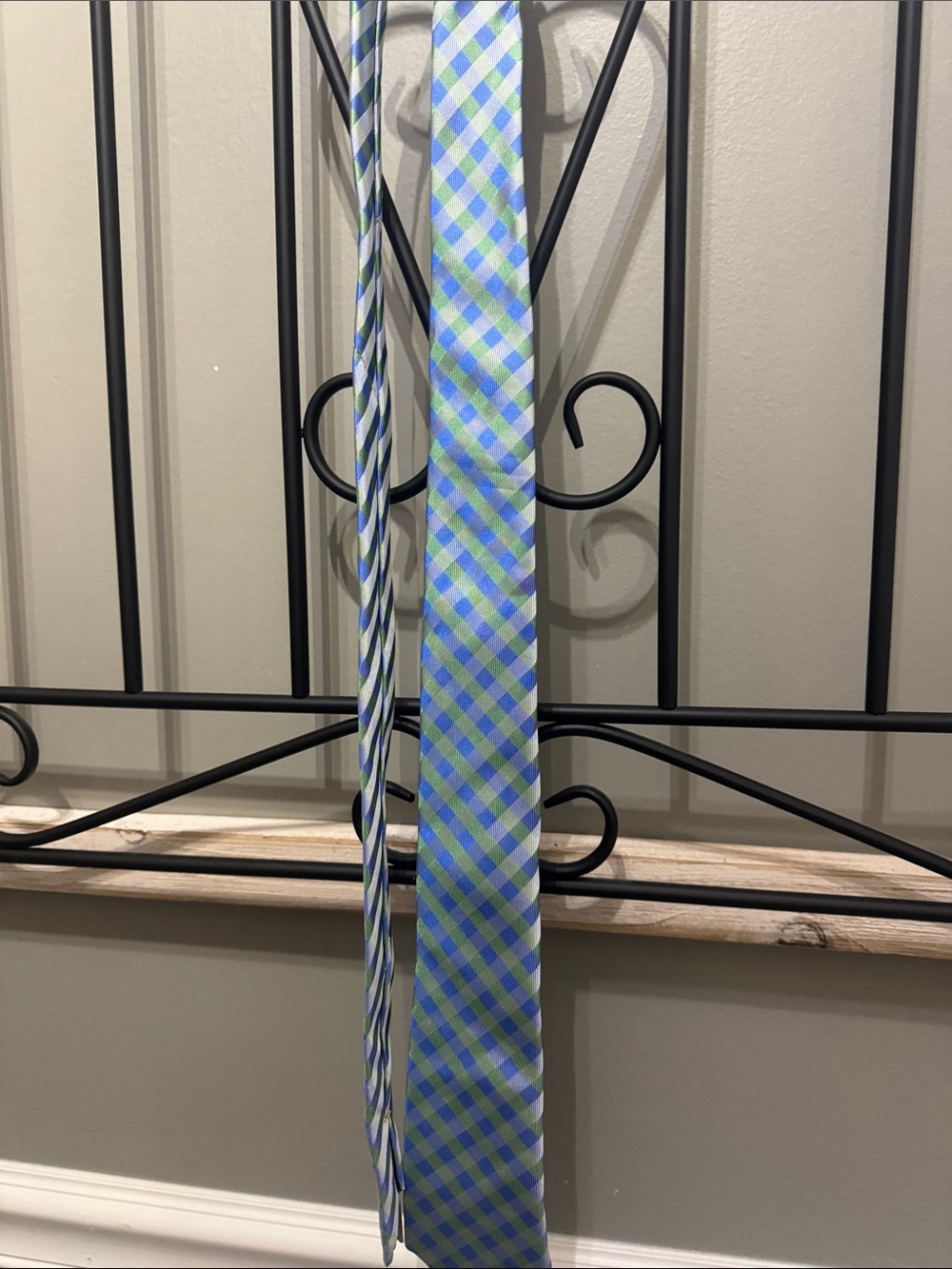 Class Club  Gold Label Blue and Green Plaid Necktie silk nwt